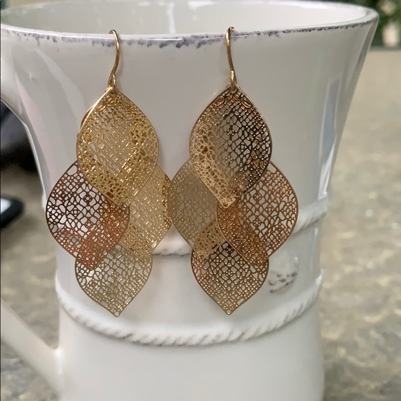 Leaf layered earrings - Picture 2 of 3